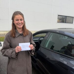 Tillykke til ny bilist — Godt kørt! 🚗💨
Kørekortet er sikret efter en rigtig stabil indsats bag rattet.
Kæmpe tillykke med din nye frihed – vi ses på vejene! 🙌✨