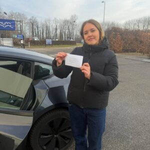 Tillykke til ny bilist — Kørekortet er i hus! 🚗🔥
Stærk indsats hele vejen og en flot bestået køreprøve. Nu starter friheden på fire hjul – stort tillykke! 🙌✨
