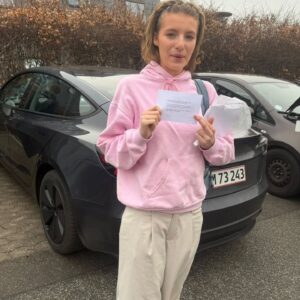 Tillykke til ny bilist — YES! Endnu et kørekort i hus! 🚗🔥
Mega flot præstation, du gjorde det virkelig godt. Nyd turene og kør sikkert derude! 🙌✨